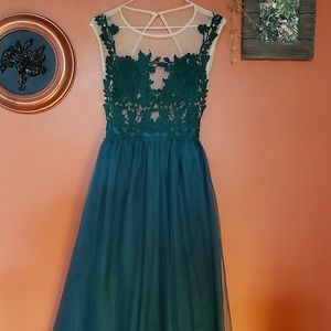Green maxi dress with floral lace applique
